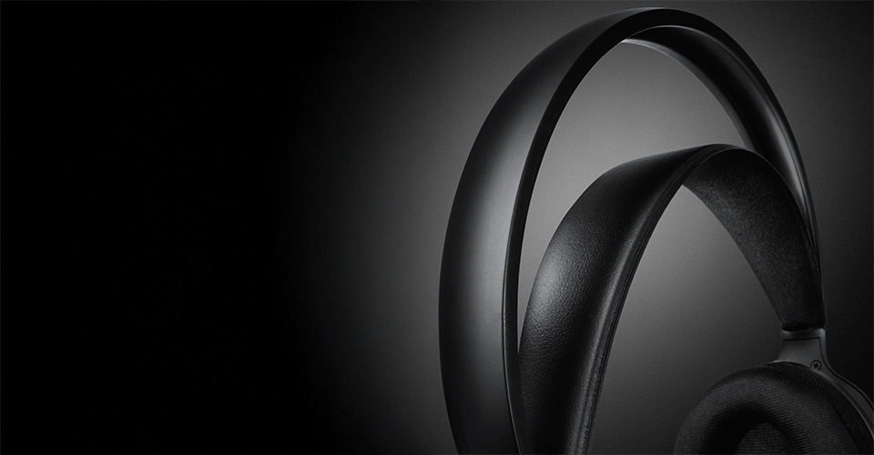 Philips SHC5200 kulaklığın &ccedil;ift kafa bandı tasarımının yakın &ccedil;ekimi