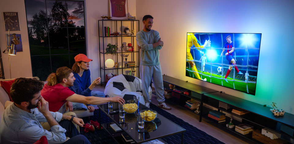 Ma&ccedil;ları y&uuml;ksek kaliteli Ambilight TV ile izleyin